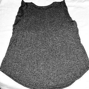 Old Navy Casual Crewneck Tunic with Ruffle Capped Sleeves. Color: B/W  Size:XL